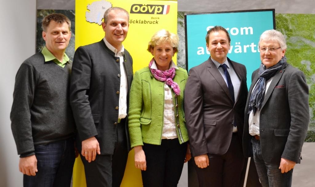 v.l.: Vizebürgermeister Ing. Roman Braun, Gemeindeparteiobmann Bgm. Christian Mader, Gemeindevorstand und Bezirksbäuerin Elfriede Schachinger, KWG- Geschäftsführer DI Mag. Peter J. Zehetner und Bezirksparteiobmann Bgm. Anton Hüttmayr