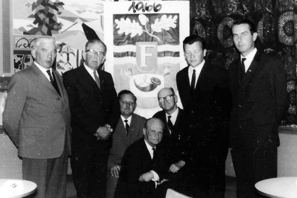 Gründungsfoto des Heimatvereins: Karl Kukla, Dir. Otto Wagner, Herbert Hörschläger, Karl Pochlatko, Otto Koller, Kurt Schlipfinger, Rudolf Neudorfer