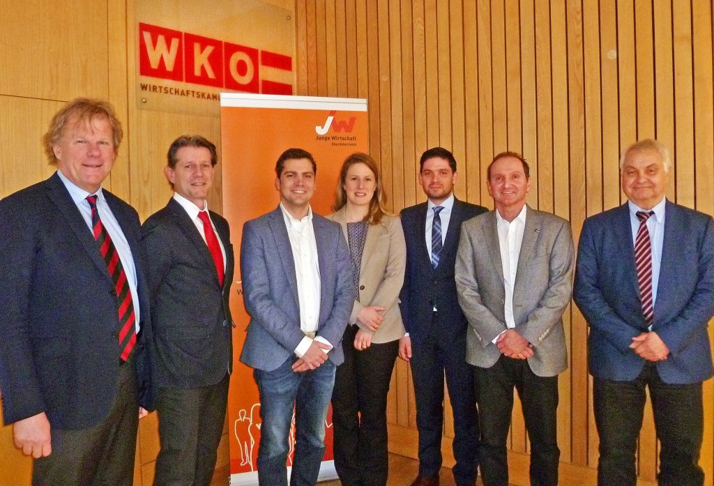 Gemeinsam mit und für die Junge Wirtschaft im Bezirk Vöcklabruck (von links): Mag. Franz Hofmann, Dr. Hubert Achleitner, Mag. Simon Pecher, Mag. Anna Kapsamer-Fellner, Mag. Siegfried Wintereder, MMag. Rudolf Weixlbaumer, Mag. Alfred Lachinger