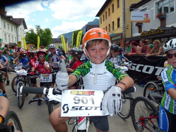 Die Kids ab der Klasse U9 bzw. Jahrgang 2010 können beim XC-Race starten