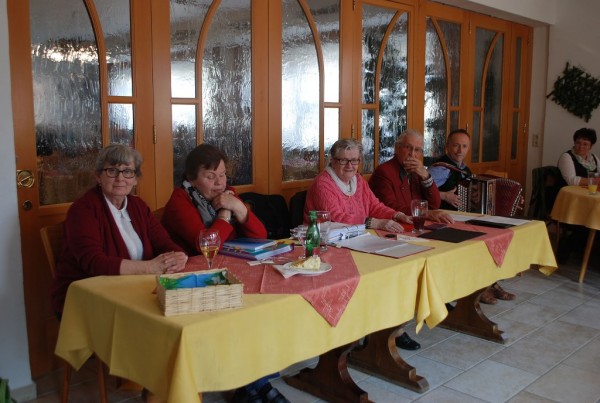 Gertrud Lahnsteiner, Steffi Neuhuber, Elisabeth Holl, Wilhelm Fischer und Furlan Heli