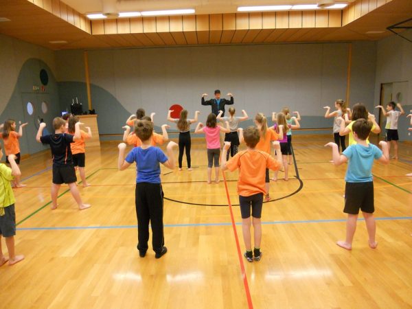 Laakirchner Schüler/innen machten begeistert beim Hip Hop-Workshop mit