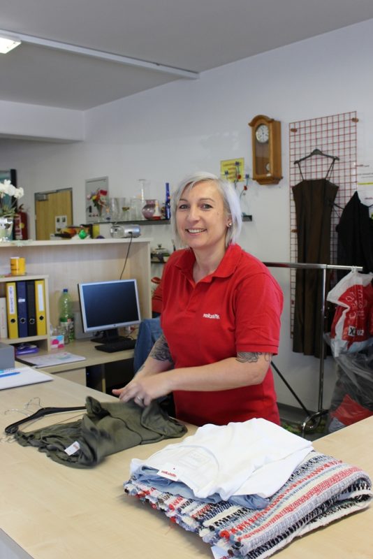 Die Volkshilfe-Shops sind eine wichtige Anlaufstelle für Menschen, die jeden Euro mehrmals umdrehen müssen.