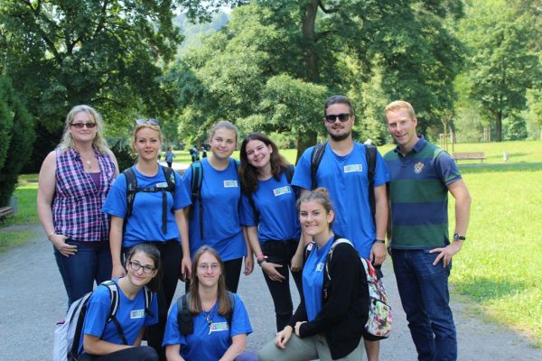 Laakirchner Jugendliche mit ihren Betreuern und Vizebürgermeisterin Maria Ohler sowie Gemeindejugendreferent GR Andreas Stadlmayr beim 15. Europäischen Jugendtreffen in Meiningen.