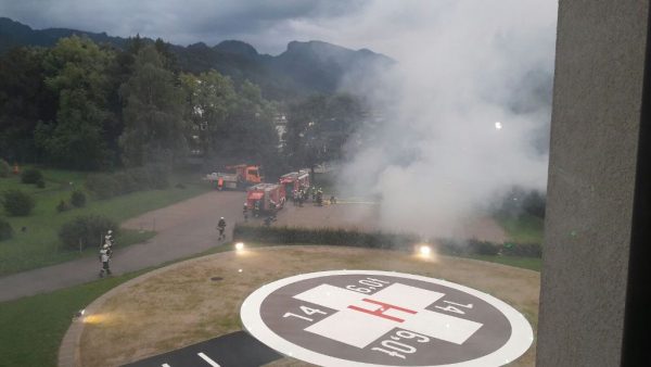 Hubschrauberabsturz beim LKH Bad Ischl (1)
