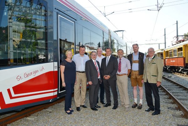 Bildunterschrift: Mit der Inbetriebnahme der neuen Fahrzeuge setzt Stern & Hafferl neue Standards in der Personenbeförderung. (c) Cityfoto