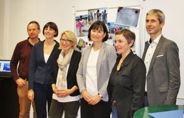 v.l.n.r Ass. Prof. Martin Hahn (stv. Institutsleiter Limnologie), Barbara Kammerlander (Limnologie), Michaela Ellmauer (TechnoZ, Projektkoordination), Dr. Sabine Wanzenböck (Limnologie, Projektleitung), Dr. Bettina Sonntag (Limnologie), Ing. Horst Gaigg (GF TechnoZ)