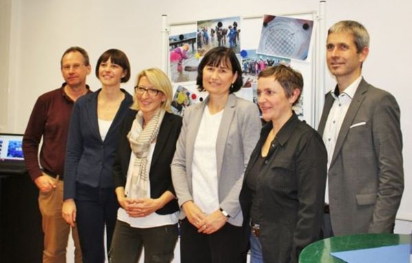 v.l.n.r Ass. Prof. Martin Hahn (stv. Institutsleiter Limnologie), Barbara Kammerlander (Limnologie), Michaela Ellmauer (TechnoZ, Projektkoordination), Dr. Sabine Wanzenböck (Limnologie, Projektleitung), Dr. Bettina Sonntag (Limnologie), Ing. Horst Gaigg (GF TechnoZ) 