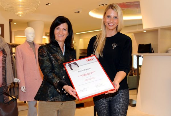 Unternehmerin des Monats Angelika Schauer (r.) und Margit Angerlehner, Landesvorsitzende von Frau in der Wirtschaft. © Fellner