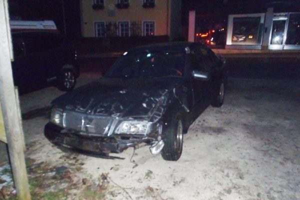 PKW kam von Fahrbahn ab und überschlug sich
