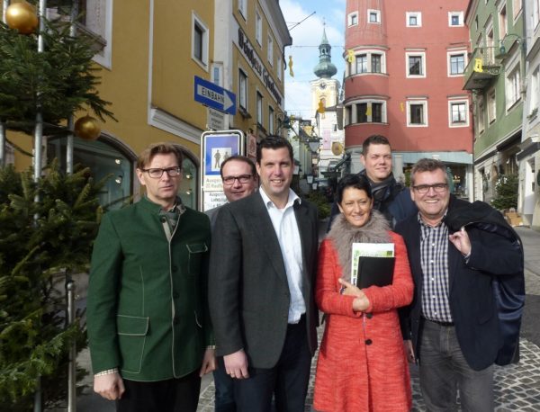 Die Delegationen beim Erinnerungsfoto in der Kirchengasse