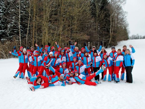 Nur mit einem großen Team an motivierten ehrenamtlichen Helfern ist die Umsetzung des Skikurses möglich