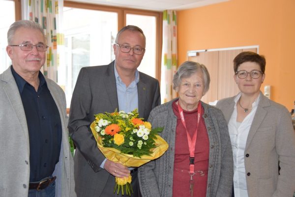 Bildtext: V. l. StR Günther Gschwandtner, Vizebürgermeister Mag. Christoph Rill, Rita Muerth (95) und StRin Dr. Elisabeth Kölblinger (Foto: privat)