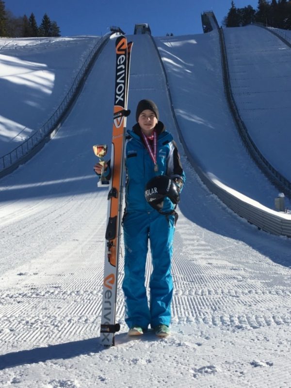 Sophie Mair holte bei den Österreichischen Meisterschaften im Sprunglauf die Goldmedaille