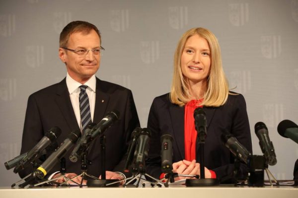 Der designierte OÖVP-Landesparteiobmann und Landeshauptmann von Oberösterreich, Mag. Thomas Stelzer, mit der neuen Landesrätin für Bildung, Kinderbetreuung, Gesundheit und Frauen, Mag. Christine Haberlander. ©Wakolbinger 