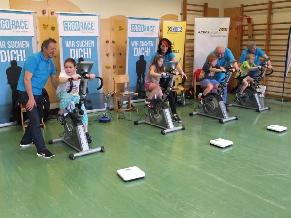 350 Kinder der VS Schwanenstadt waren mit Begeisterung beim Ergo School Race dabei