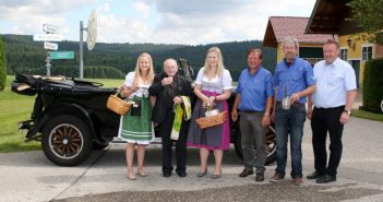 Oldtimertreffen mit Fahrzeugsegnung in Pöndorf