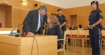 Mutter wird nach Mord an Sohn eingewiesen