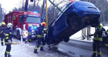 Schwerer Verkehrsunfall auf Hausruckstraße in Ungenach