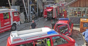 Wohnhausbrand in Bad Goisern fordert drei Feuerwehren