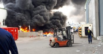 Elektroschrott fing Feuer: Sechs Feuerwehren mit 80 Mann im Einsatz
