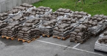 960 Sandsäcke gefüllt