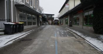 Ausgedehnte Ölspur beschäftigt drei Feuerwehren