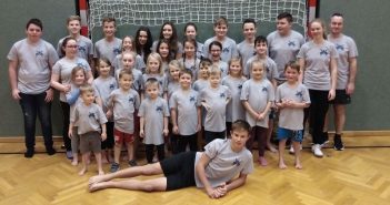 Neue Vereins-T-Shirts für die Skiclub-Kinder