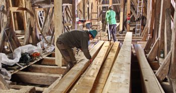Sanierung des Dachstuhls der 500 Jahre alten Pfarrkirche Laakirchen