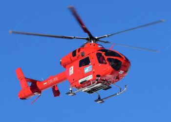 Bei Skiübung kollidiert und schwer verletzt