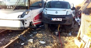 Kollision zwischen Traunseetram und PKW in Vorchdorf