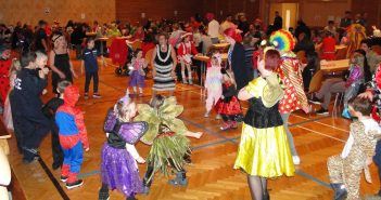 Buntes Faschingstreiben beim Kindermaskenball