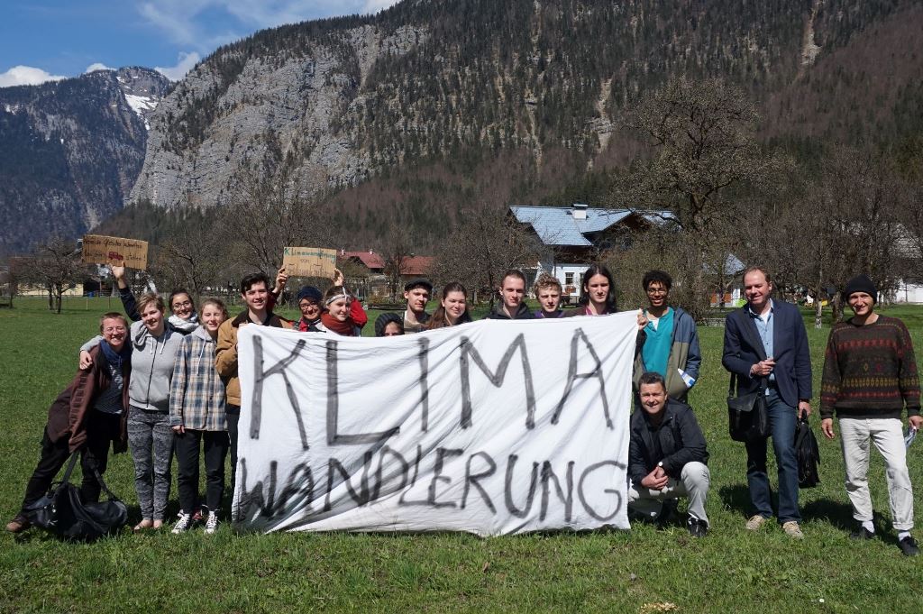 Gemeinde Obertraun unterstützt engagierte Jugendliche: Klimawanderung von Linz bis zum Fuße des Dachsteins