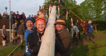 Maibaum auf der Wunderburg