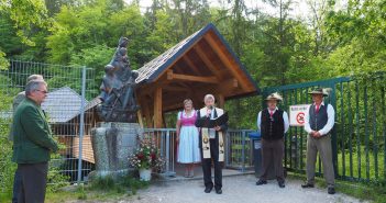 Neue Flößermadonna am Traunfall feierlich eingeweiht