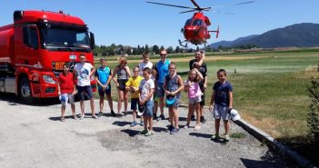 Jugendgruppe der FF Wiesen beim Notarzthubschrauber Martin 3