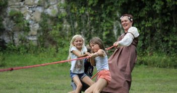 Ein Schlosspark voller Ritter und Burgfräulein