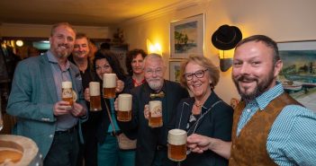 Martin Wolfsgruber lud zur Vernissage an den Attersee