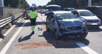 Fahrzeugbrand endete in Verkehrsunfall mit 9 Fahrzeugen