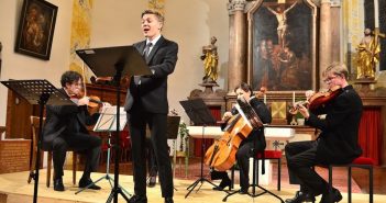 Alois Mühlbacher mit den Sonaren in der St. Anna Kirche