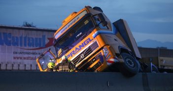 Schwerer LKW-Unfall auf der A1 bei Ohlsdorf