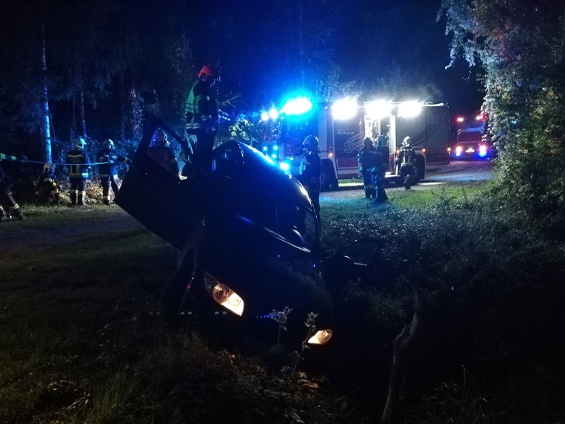 Auto landete in der Traun