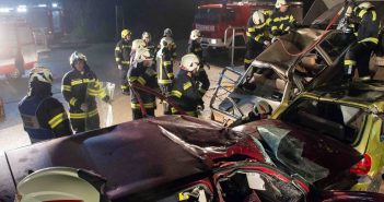 Einsatzübung: Radlader prallt in Auffahrunfall