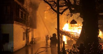 Großbrand in Hallstatt – mehrere Hütten und Häuser in Flammen