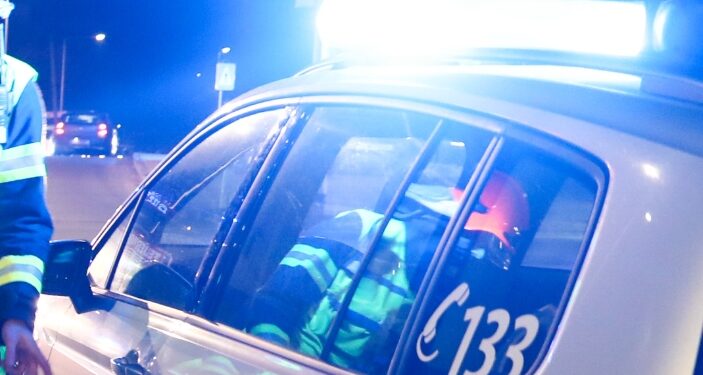 Alkolenkerin krachte in Auto und zwei Schutzinseln