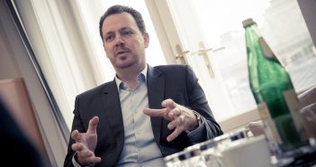 Regierung soll auf Experten und Opposition hören