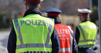 Führerscheinloser wollte sich vor Polizei verstecken