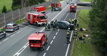 Heftige Fahrzeugkollision auf der B145 in Gmunden