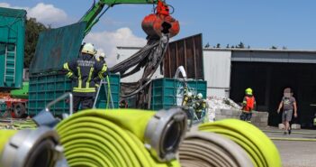Filtertücher fingen bei Entsorgungsunternehmen in Pinsdorf Feuer