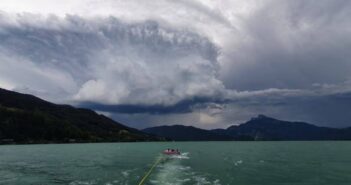 Elektroboot geriet am Mondsee in Seenot